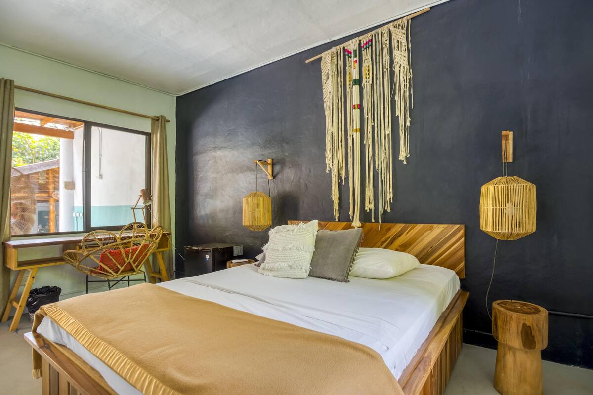 Small Room Shared Bathroom | 1 bedroom, free WiFi