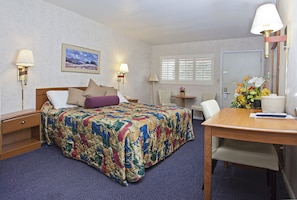Standard Room, 1 King Bed | Desk, iron/ironing board, free WiFi, bed sheets - Townhouse Motel (San Francisco)