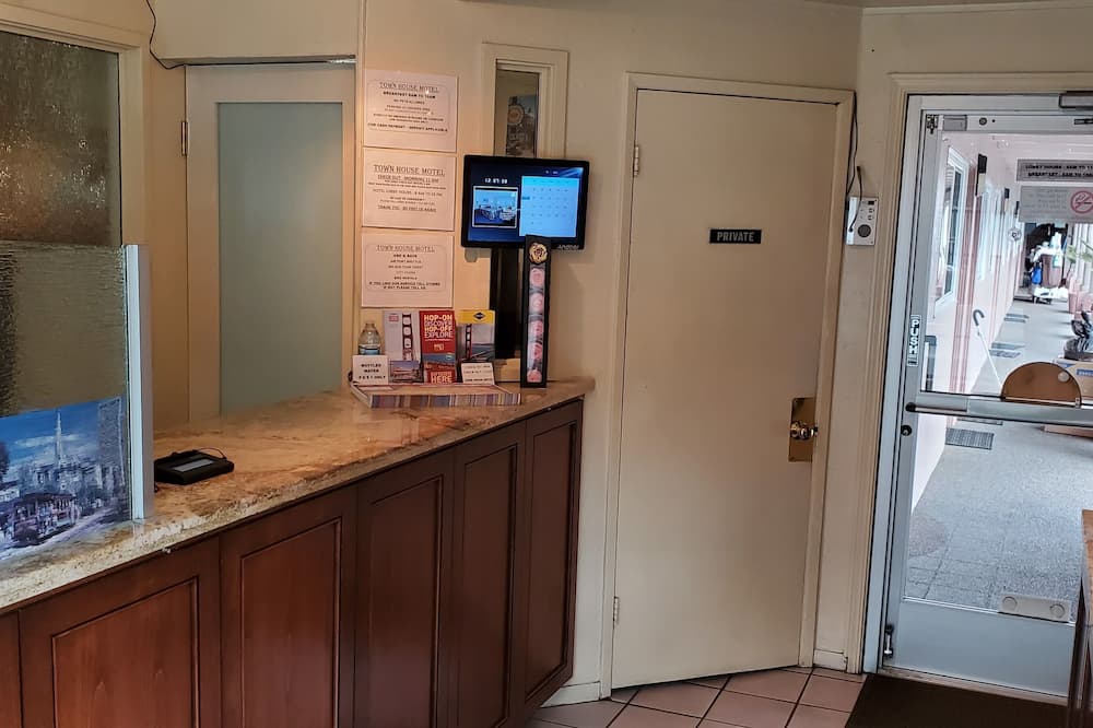 Townhouse Motel