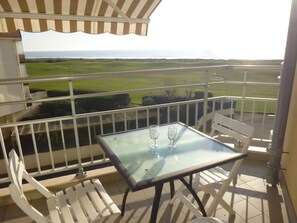 Outdoor dining - Apartment for 5 with pool and parking, near the beach (Saint-Jean-de-Monts)