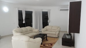 Appartement, 4 slaapkamers | Woonkamer