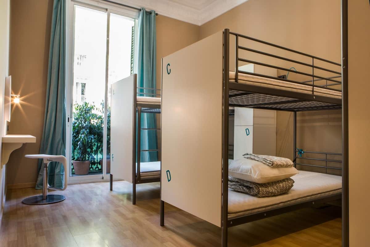Shared mix 6 dormitory, shared bathroom | Iron/ironing board, free WiFi, bed sheets