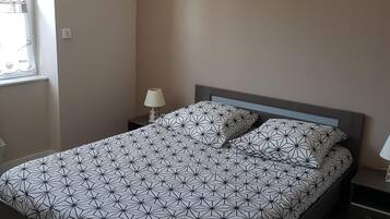 2 slaapkamers, een strijkplank/strijkijzer, reisbedje, gratis wifi