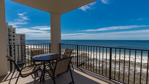 Outdoor dining - Condo 71215 at Phoenix 7 **See why our guests come back!** (Orange Beach)