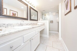 Hair dryer - LOW FLOOR! Phoenix 5! Popular Property (Orange Beach)