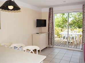 Interior - Charming Duplex House for 6 with Terrace, WiFi, Pet-Friendly - Grospierres (Grospierres)