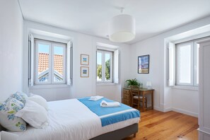 2 chambres, coffres-forts dans les chambres, bureau