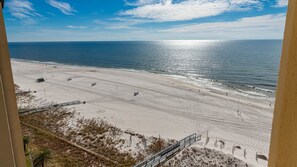 På stranden