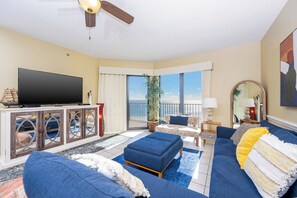 Télévision à écran plat, chaîne hi-fi