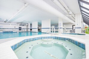 Una piscina techada