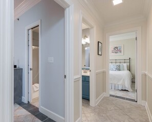 3 chambres, fer et planche à repasser, accès au Wi-Fi (inclus)