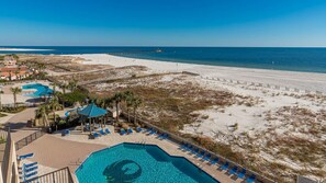 Una piscina cubierta