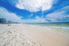 On the beach - ~ 2BR @ Phoenix V Condo (Orange Beach)