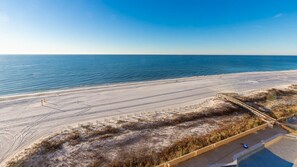 On the beach - ~ 2BR @ Phoenix V Condo (Orange Beach)