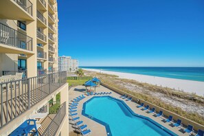 Una piscina cubierta