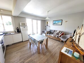 TV - Modern Apartment - 300m Beach - Pets Allowed (Les Sables-d'Olonne)