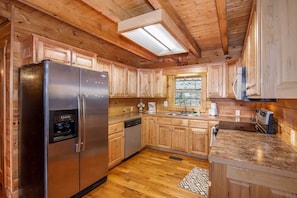 冰箱、微波炉、烤箱、炉灶