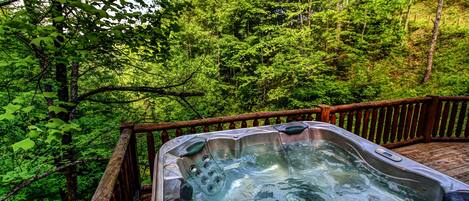 Tina de hidromasaje al aire libre