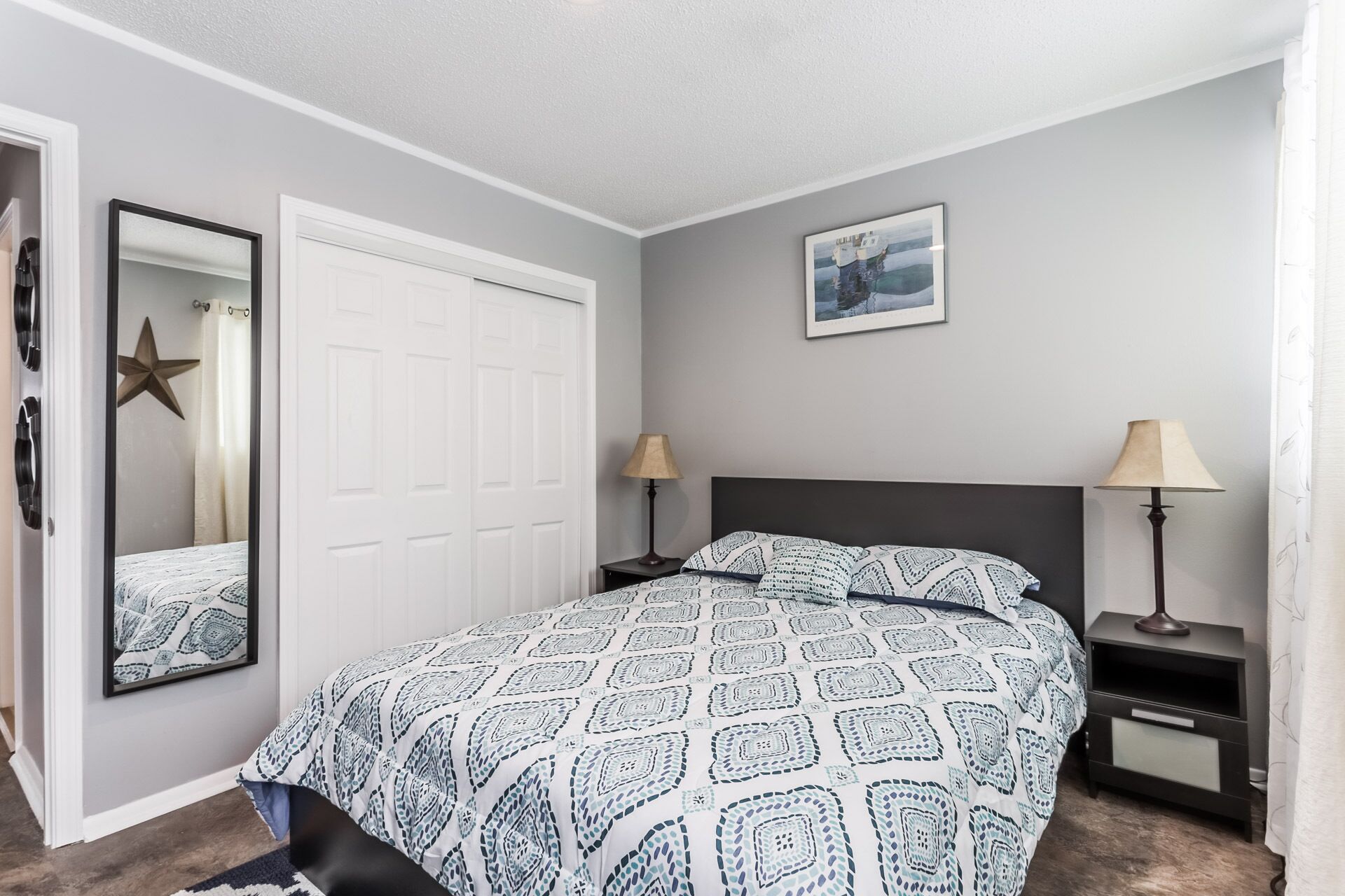 3 habitaciones, tabla de planchar con plancha, internet y ropa de cama 