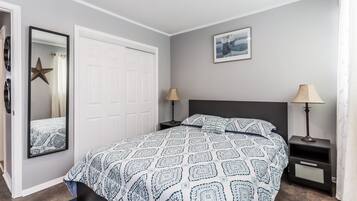 3 habitaciones, tabla de planchar con plancha, internet y ropa de cama