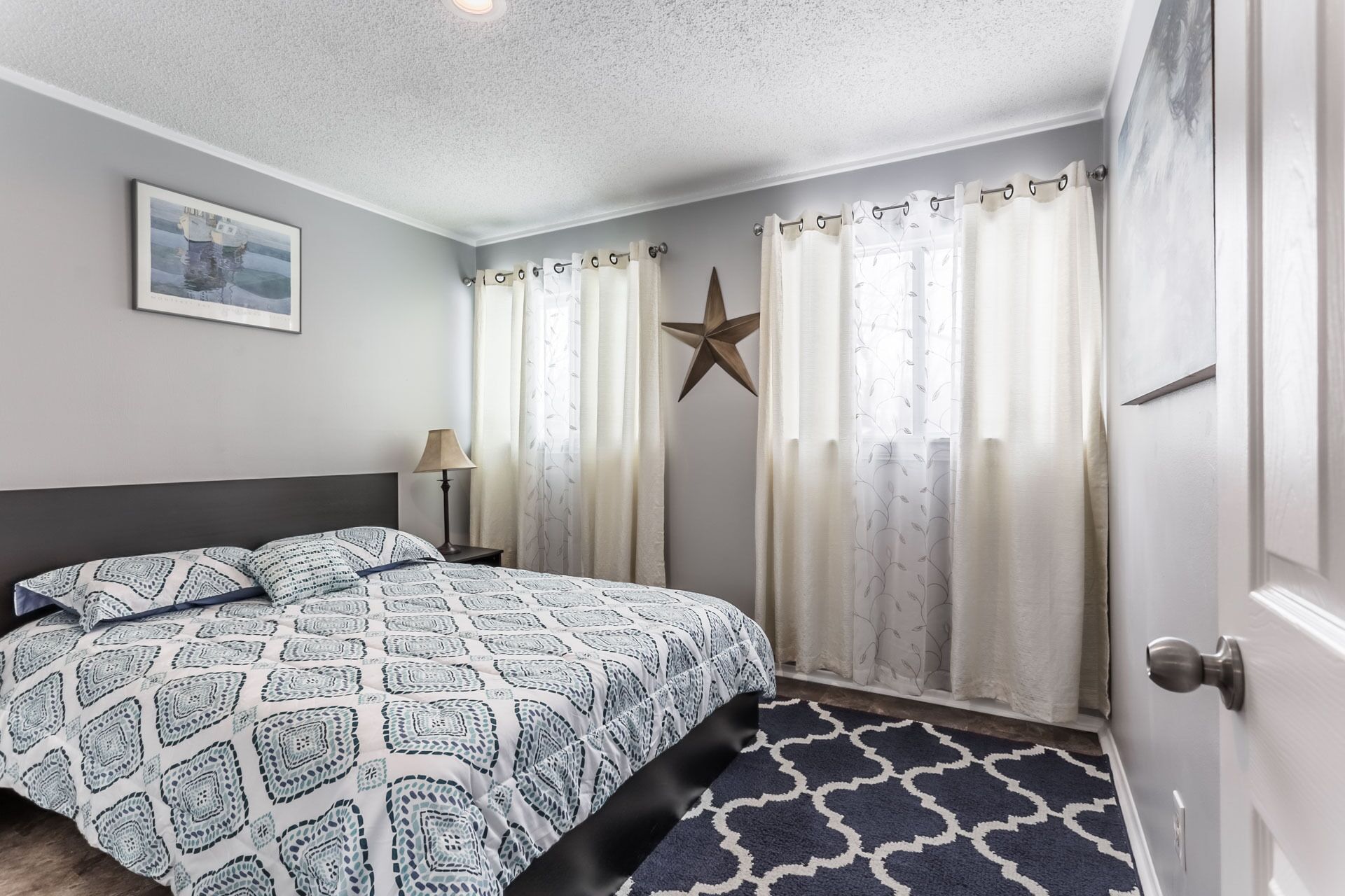 3 bedrooms, iron/ironing board, internet, bed sheets