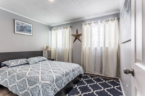 3 quartos, ferros/tábuas de passar roupa, acesso à internet