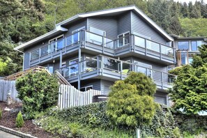 Perched like a Haiku on a breeze a Yachats hillside craftsman Zen retreat.