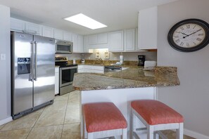 Refrigerador, microondas, horno y lavavajillas 