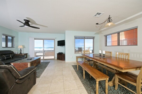 Dining - Sleep 7 on the ocean front! (San Diego)