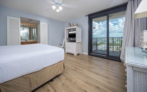 3 slaapkamers, een strijkplank/strijkijzer, gratis wifi, beddengoed