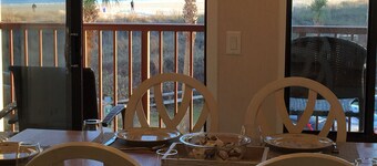 December tillgänglig !! Bästa utsikt! Bara steg till strandpromenaden!