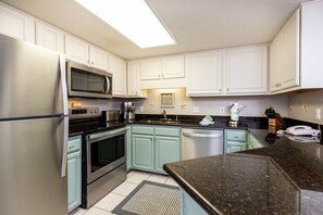 Fridge, microwave, oven, dishwasher - Come Enjoy the BEACH! Phoenix VI 6506 (Orange Beach)