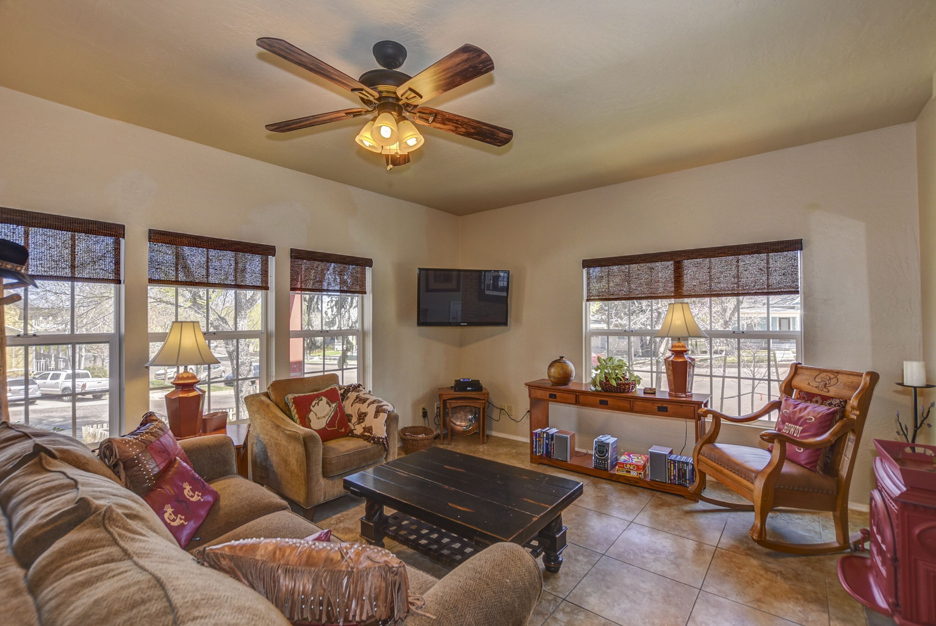 The Townhouse a spacious 2 bedroom near Whisky Row on quiet Union Street