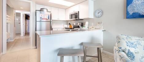 Kühlschrank, Mikrowelle, Ofen, Geschirrspüler