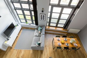 In-room dining - 4B Loft Penthouse Industrial City views (Coventry)