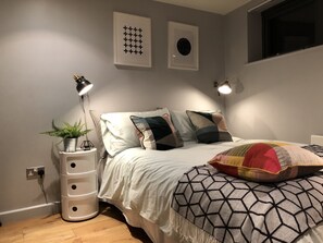 1 bedroom, desk, blackout curtains, iron/ironing board - 4B Loft Penthouse Industrial City views (Coventry)