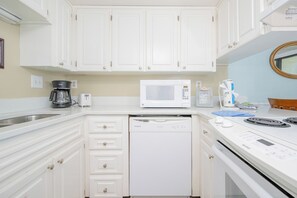 Kühlschrank, Mikrowelle, Ofen, Geschirrspüler