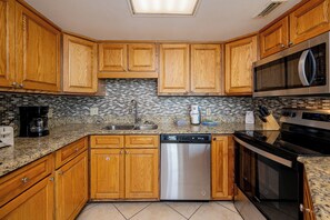 Réfrigérateur, micro-ondes, four, lave-vaisselle