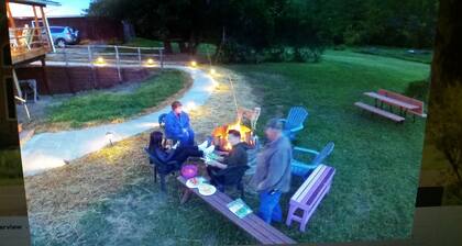 1 chambre apt niché dans 40 hectares de nature. 5 étoiles air bnb rating!