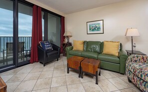 Una televisión, un reproductor estéreo