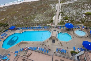 Una piscina cubierta