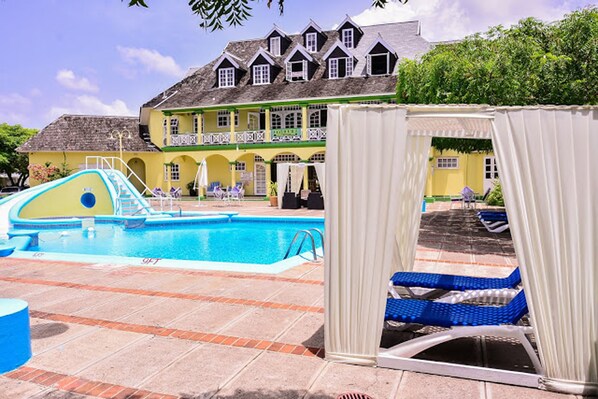 حمّام سباحة خارجي