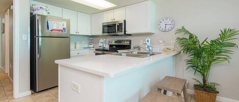 Coffee/tea maker, fridge, microwave, oven