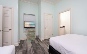 3 bedrooms, iron/ironing board, free WiFi, bed sheets - LOW FLOOR Phoenix VII 2BR! (Orange Beach)