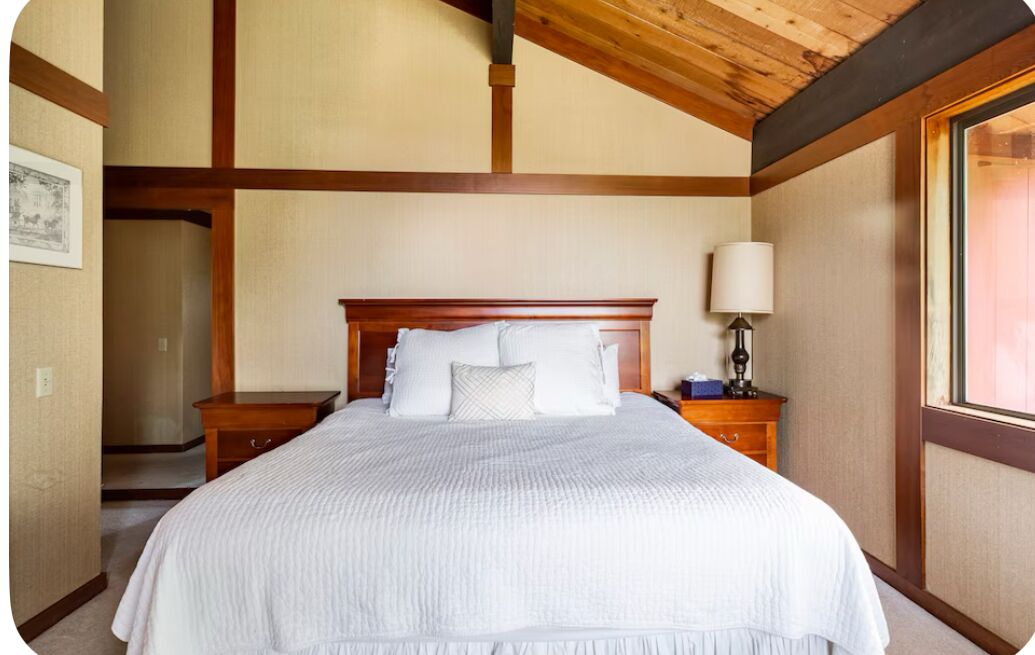 Primary bedroom- King bed