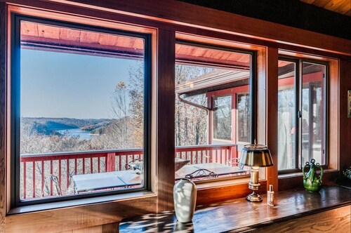 The Tulip Tree Bay Lodge