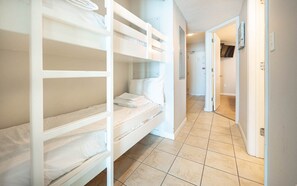 1 dormitorio, tabla de planchar con plancha, wifi gratis y ropa de cama