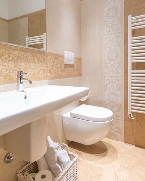 Shower, hair dryer, bidet, towels - Doge's House Apartment......Venetian Dream !!! (Venice)