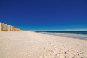 Na praia