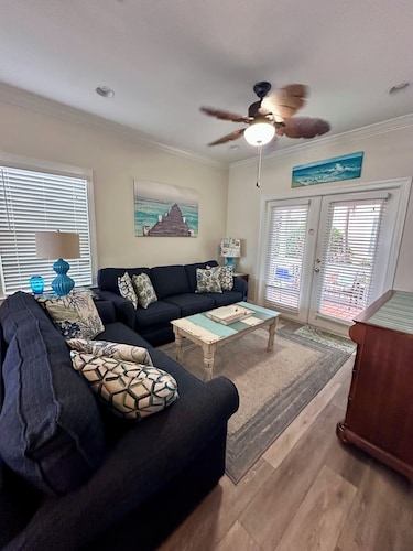 Casa Cay West Beautiful Tropical 3 bedrooms 2 KING suites – 2 miles to beach